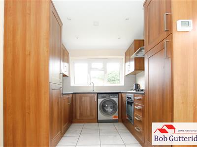 L  SHAPED FITTED KITCHEN / DINING ROOM
